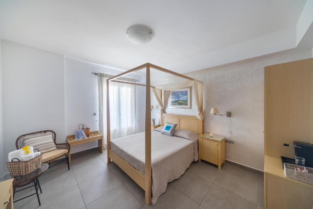 Кровать или кровати в номере Blue Harmony Hotel
