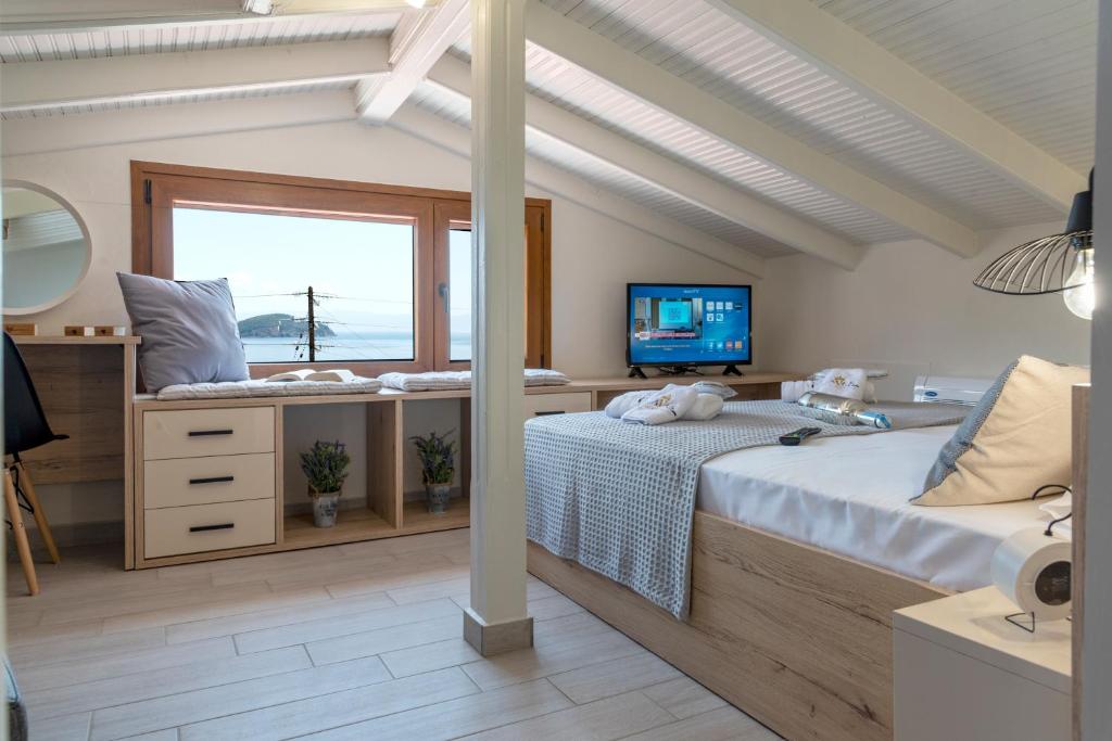 Een bed of bedden in een kamer bij Cavas Luxury Apartments