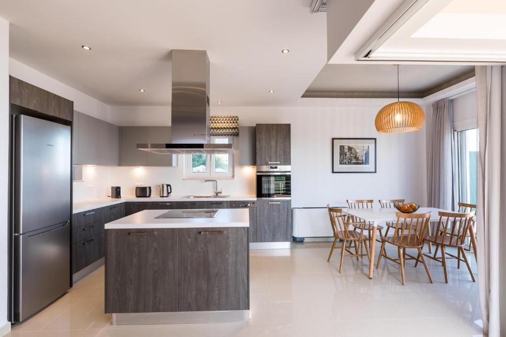 Kuchyň nebo kuchyňský kout v ubytování Bolla D'Oro Luxury Villas