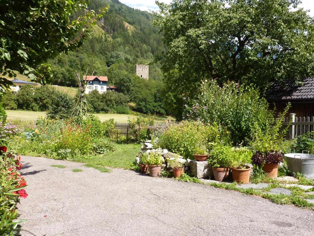 Vonkajšia záhrada v ubytovaní Gutschehof