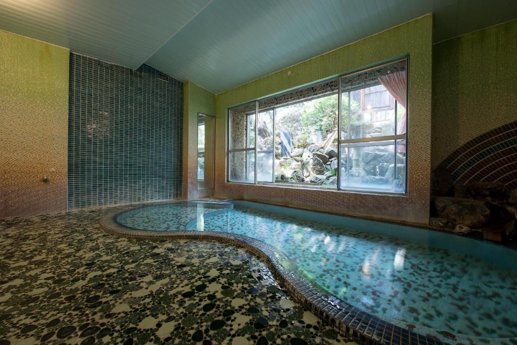 Bazén v ubytování Marunaka Ryokan nebo v jeho okolí
