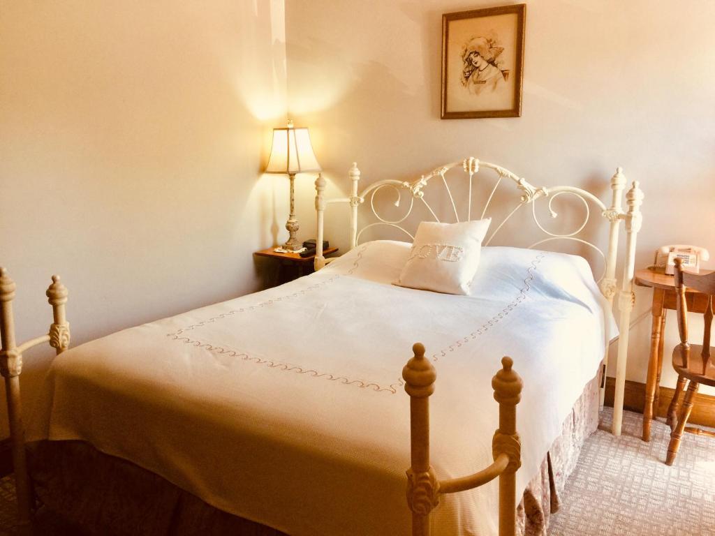 Postel nebo postele na pokoji v ubytování Afton House Inn