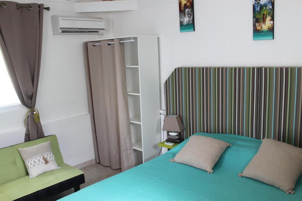 Postel nebo postele na pokoji v ubytování Résidence B&L Lagon : Bungalow Atoll