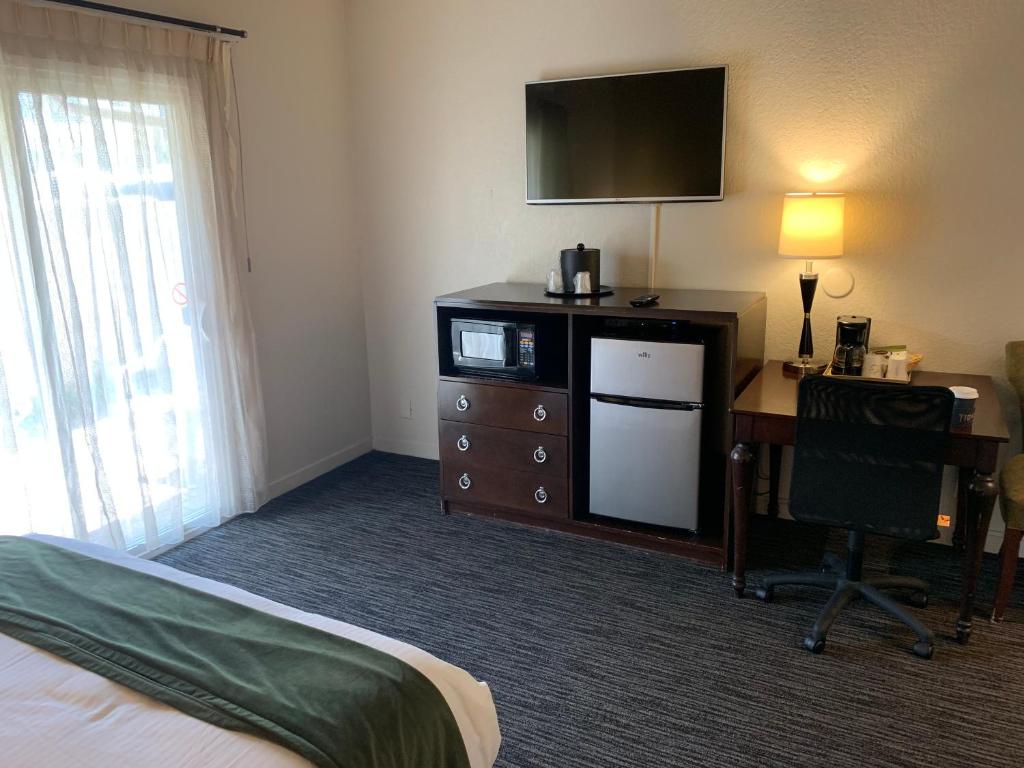 Kuchyň nebo kuchyňský kout v ubytování Cannery Row Inn