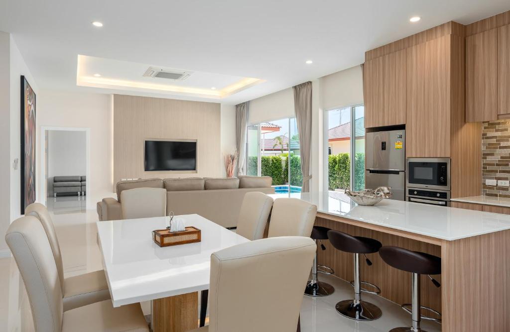 Fotografie z fotogalerie ubytování Luxury Pool Villa A18 / 3BR 6-8 persons v destinaci Ban Huai Yai