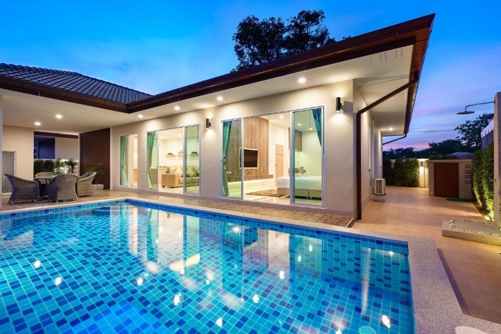Fotografie z fotogalerie ubytování Luxury Pool Villa A18 / 3BR 6-8 persons v destinaci Ban Huai Yai