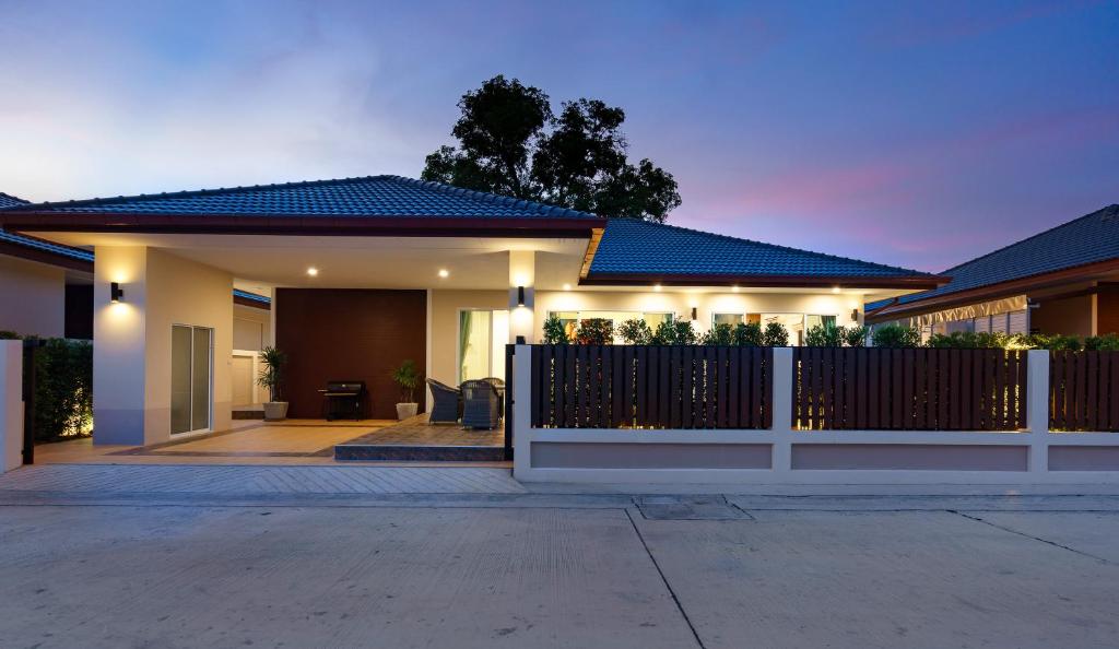Fotografie z fotogalerie ubytování Luxury Pool Villa A18 / 3BR 6-8 persons v destinaci Ban Huai Yai