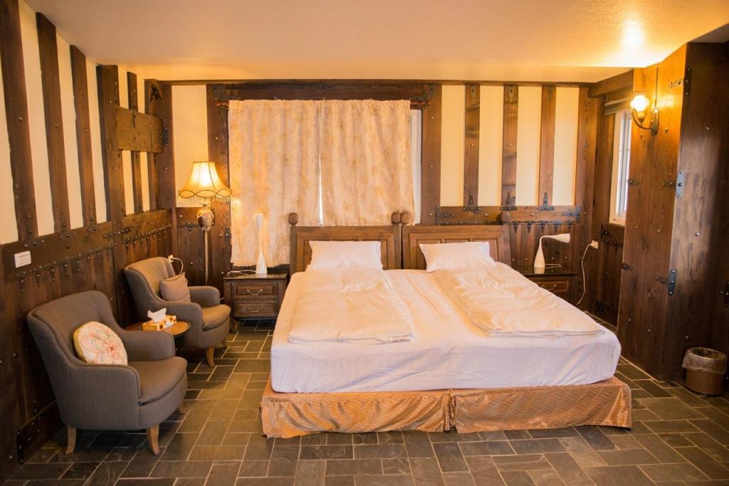 Postel nebo postele na pokoji v ubytování Black Forest Manor