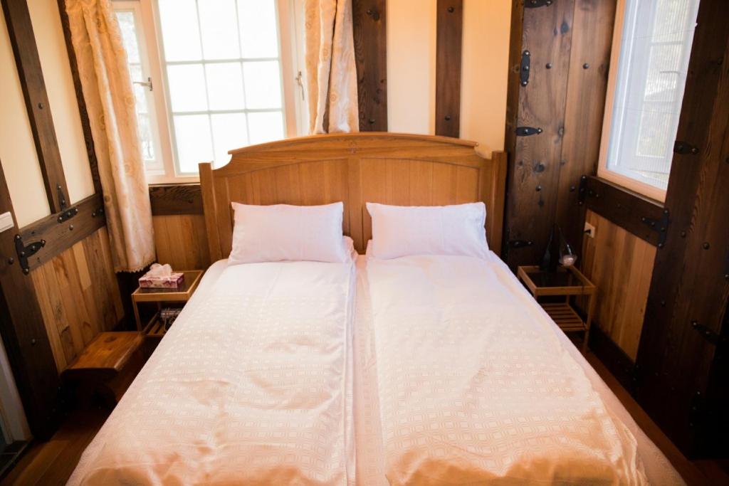 Postel nebo postele na pokoji v ubytování Black Forest Manor