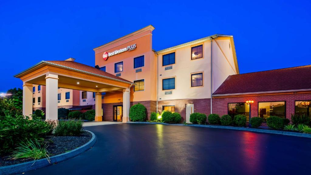 a rendering of a hotel at night at Best Western Plus Strawberry Inn & Suites in Knoxville