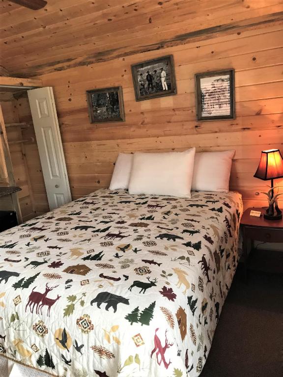 Postel nebo postele na pokoji v ubytování Drift Lodge