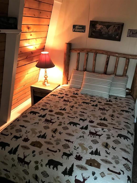 Postel nebo postele na pokoji v ubytování Drift Lodge