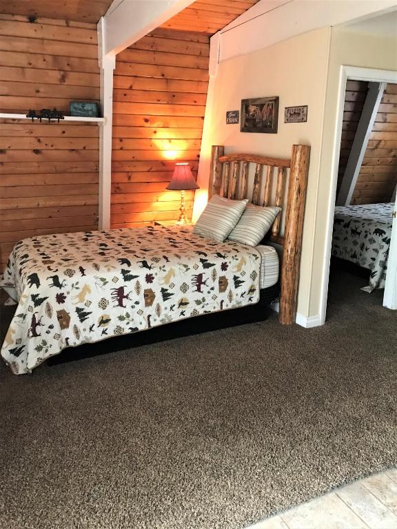 Postel nebo postele na pokoji v ubytování Drift Lodge
