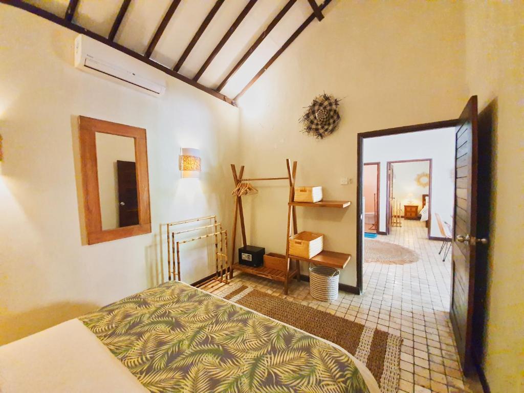 Postel nebo postele na pokoji v ubytování Tír na nÓg Beachfront Resort