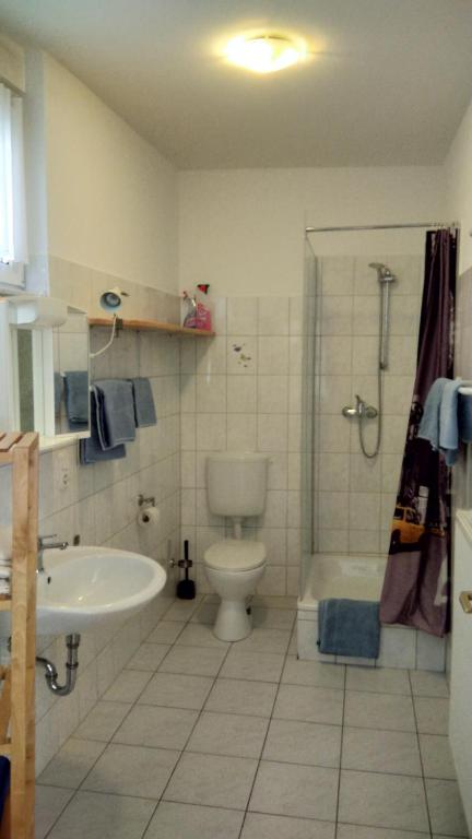 Koupelna v ubytování "Klein und Fein"-Monteurzimmer Pohlheim