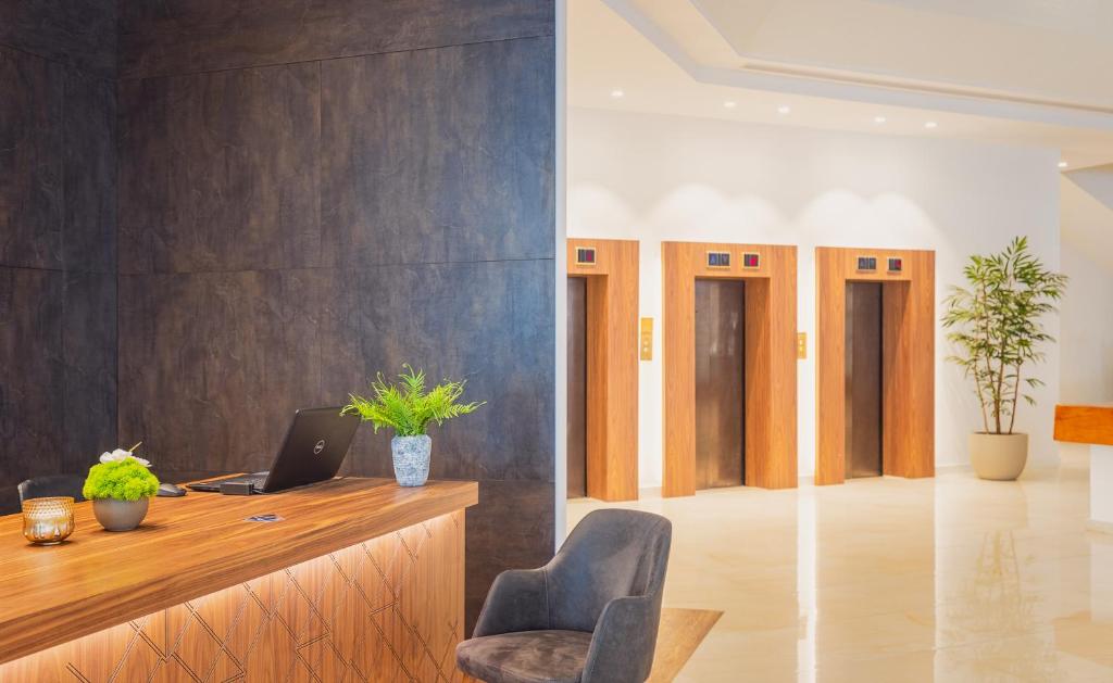 TV a/nebo společenská místnost v ubytování Cassia Hotel Jerusalem