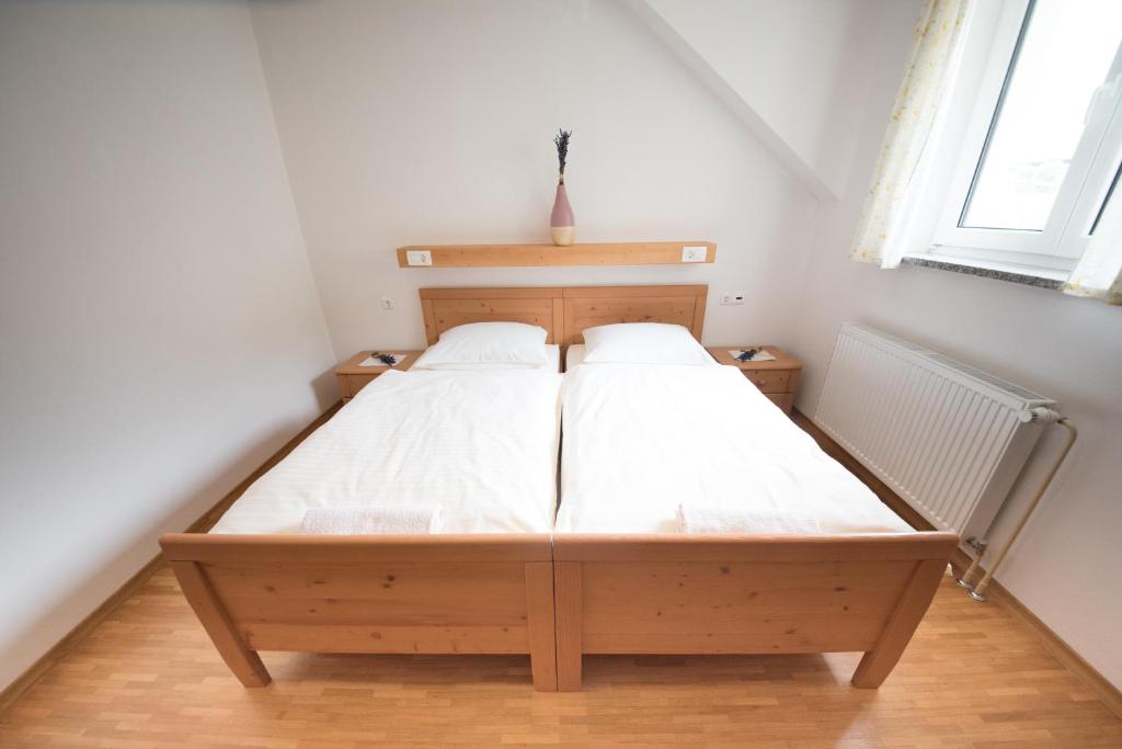 Postel nebo postele na pokoji v ubytování Tourist Farm Pr'Dovar
