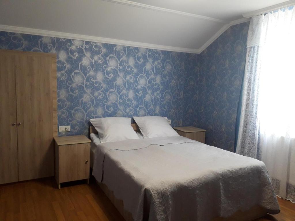 Postel nebo postele na pokoji v ubytování Akaki's Guesthouse