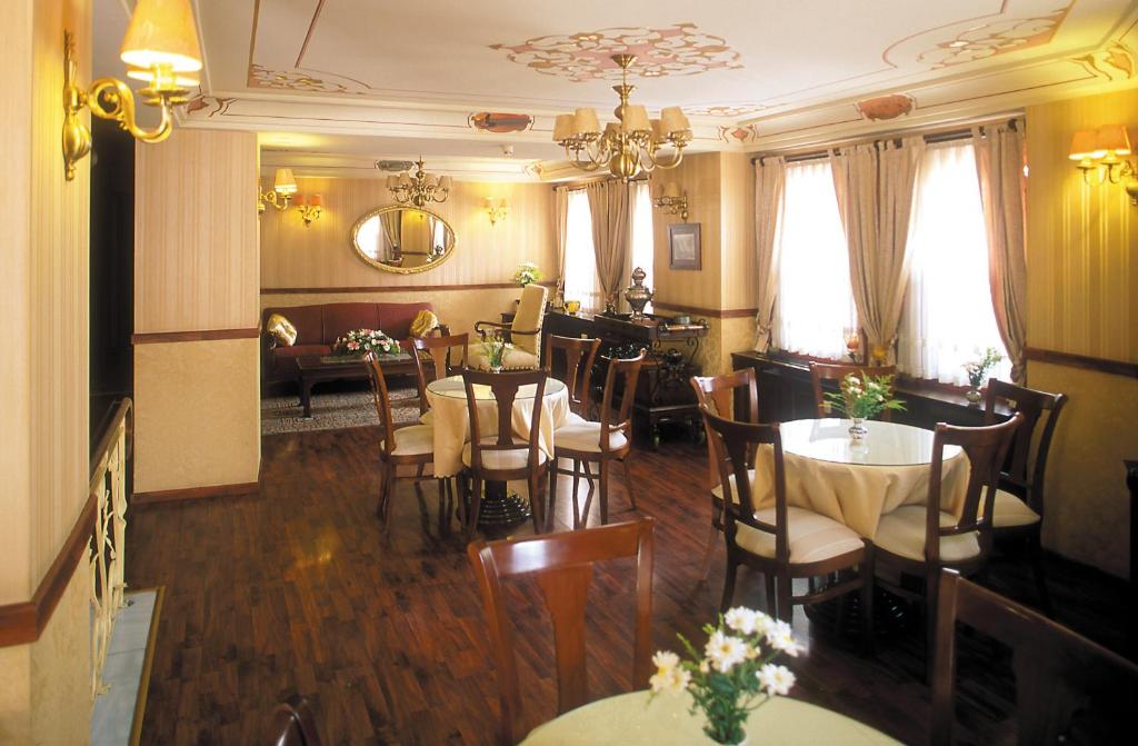 Un restaurant sau alt loc unde se poate m&acirc;nca la Dersaadet Hotel Istanbul