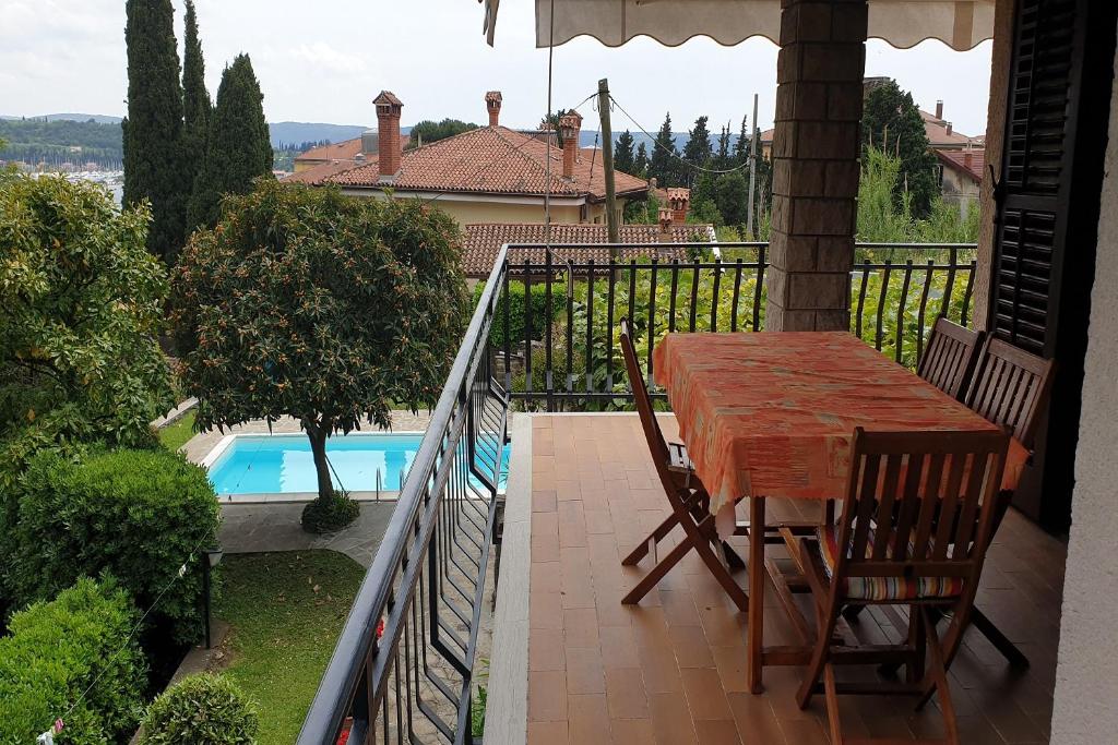 ポルトロスにあるLuxury Apartments PORTO, free parkingのギャラリーの写真