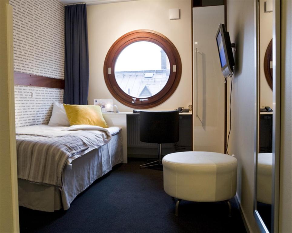 Postel nebo postele na pokoji v ubytování Hotel Örebro