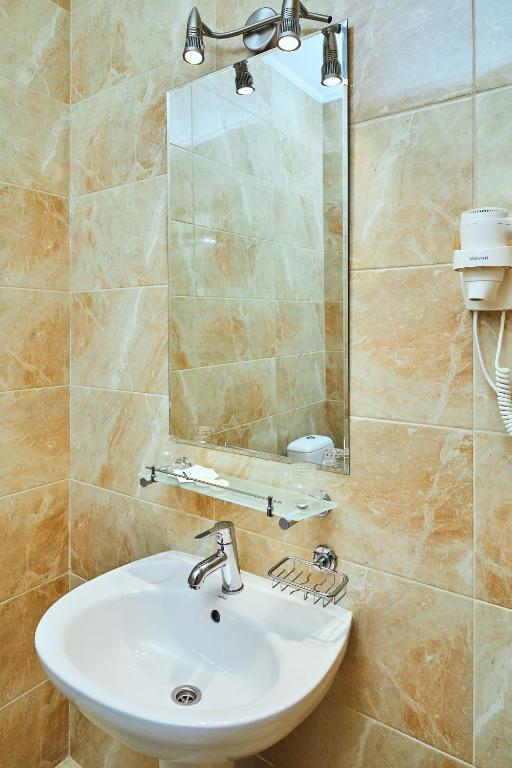Koupelna v ubytování Hotel Patriarshyi
