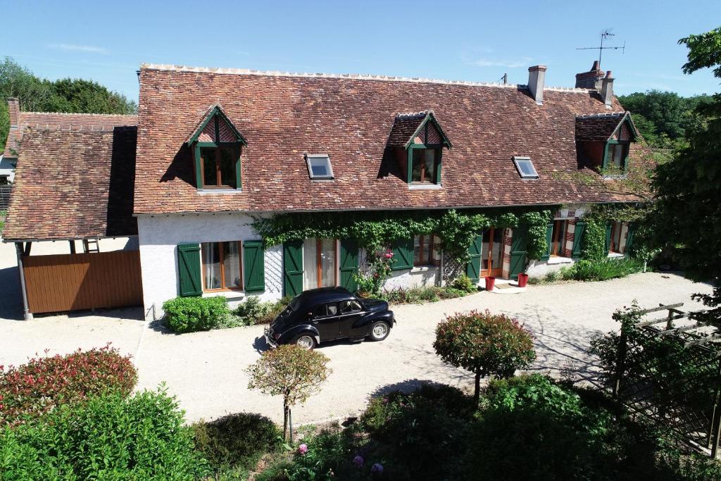 a car parked in front of a house at LA DEMALERIE in Cheverny