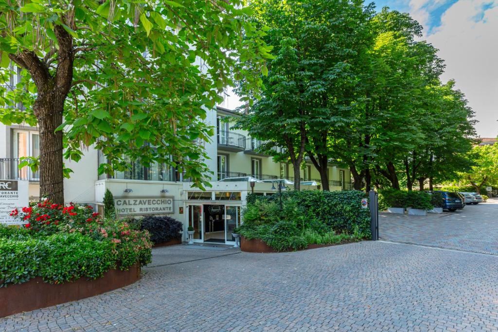 A garden outside Boutique Hotel Calzavecchio