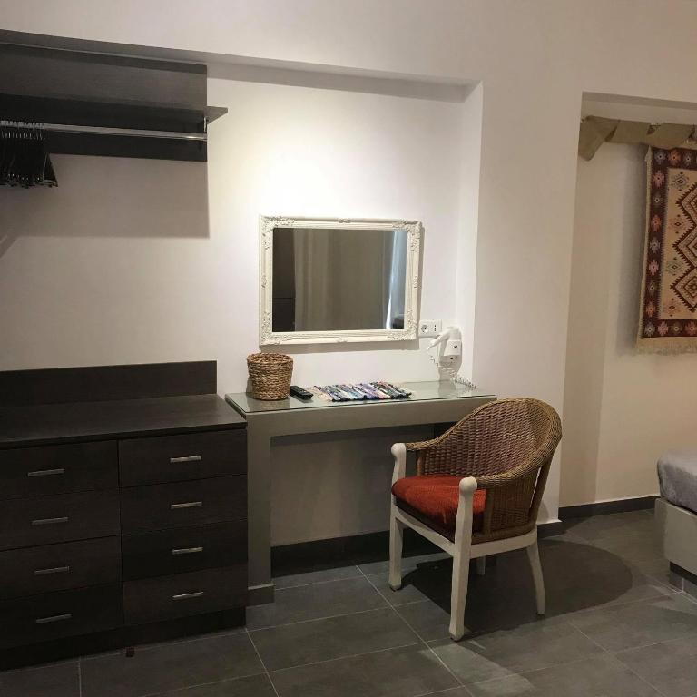 Kostas Studios - Family Room