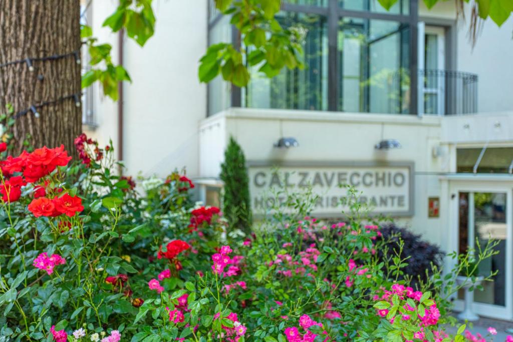 A garden outside Boutique Hotel Calzavecchio