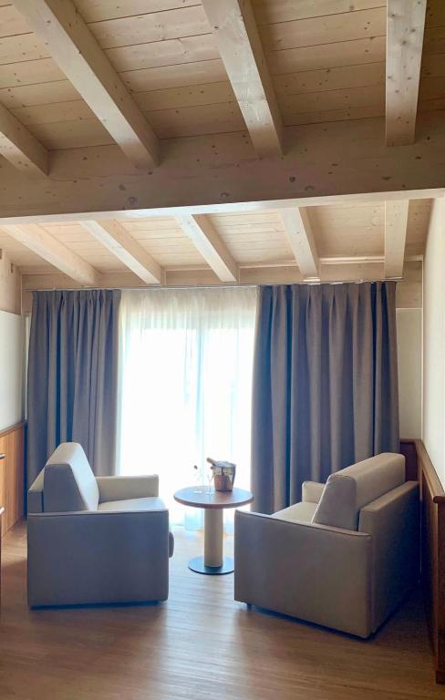 Posezení v ubytování Hotel Palme & Suite