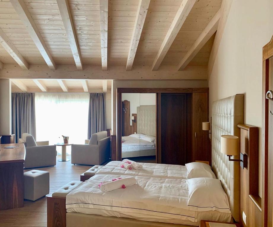 Postel nebo postele na pokoji v ubytování Hotel Palme & Suite