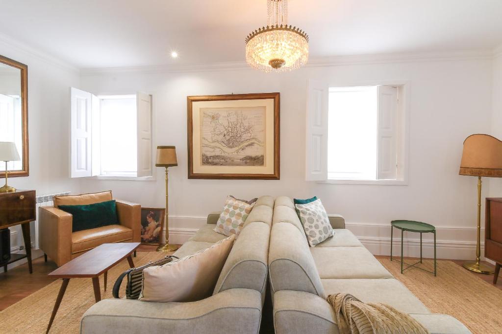 a living room with a couch and a chandelier at Porto Concept Home - University Residence & Guesthouse - Pólo II Paranhos in Porto