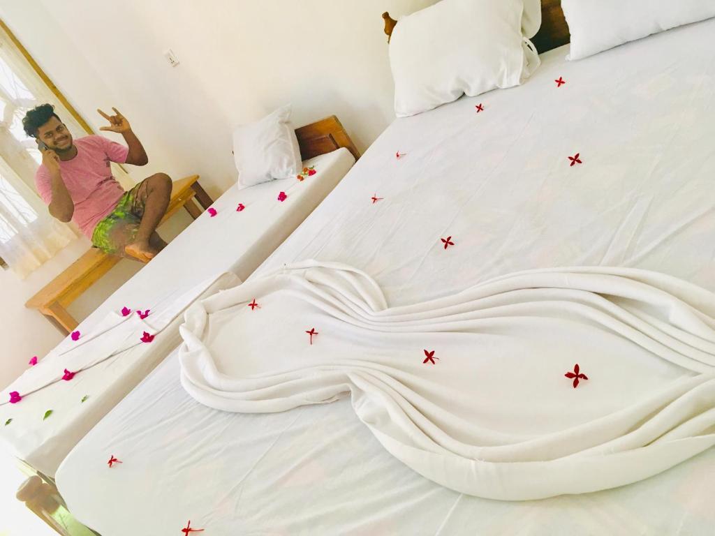 Postel nebo postele na pokoji v ubytování Shashini Beach Resort