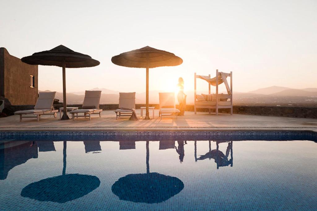 Bazén v ubytovaní Naxian Collection - Small Luxury Hotel of the World alebo v jeho blízkosti