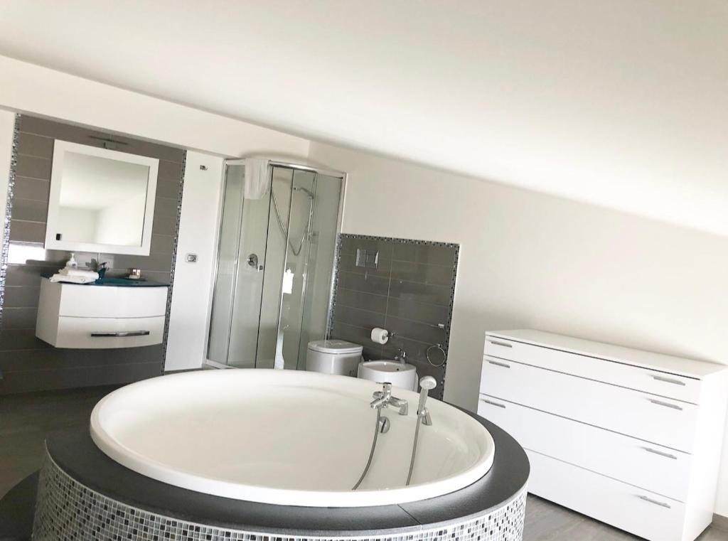 Koupelna v ubytování Pietra Bianca Rooms