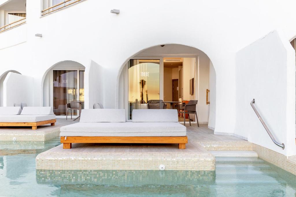 Zahara Beach & Spa by QHotels - Adults Recommendedの敷地内または近くにあるプール