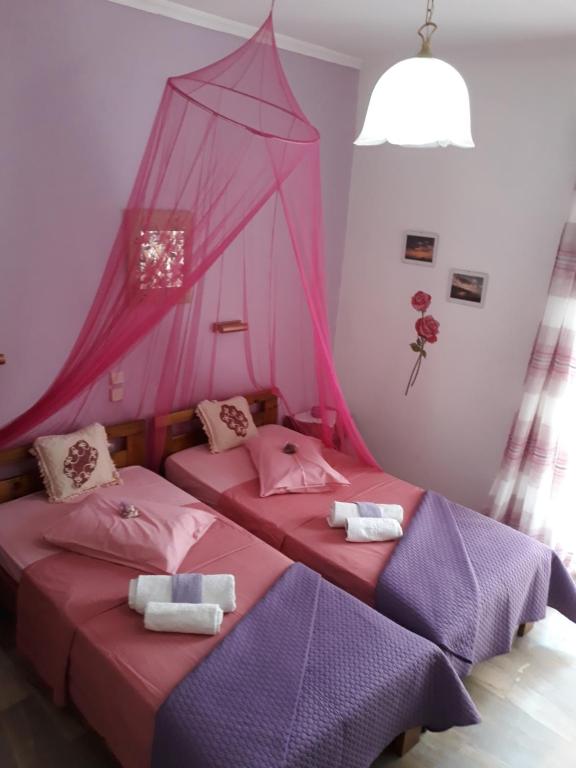 Postel nebo postele na pokoji v ubytování Sofia Margarita's Rooms
