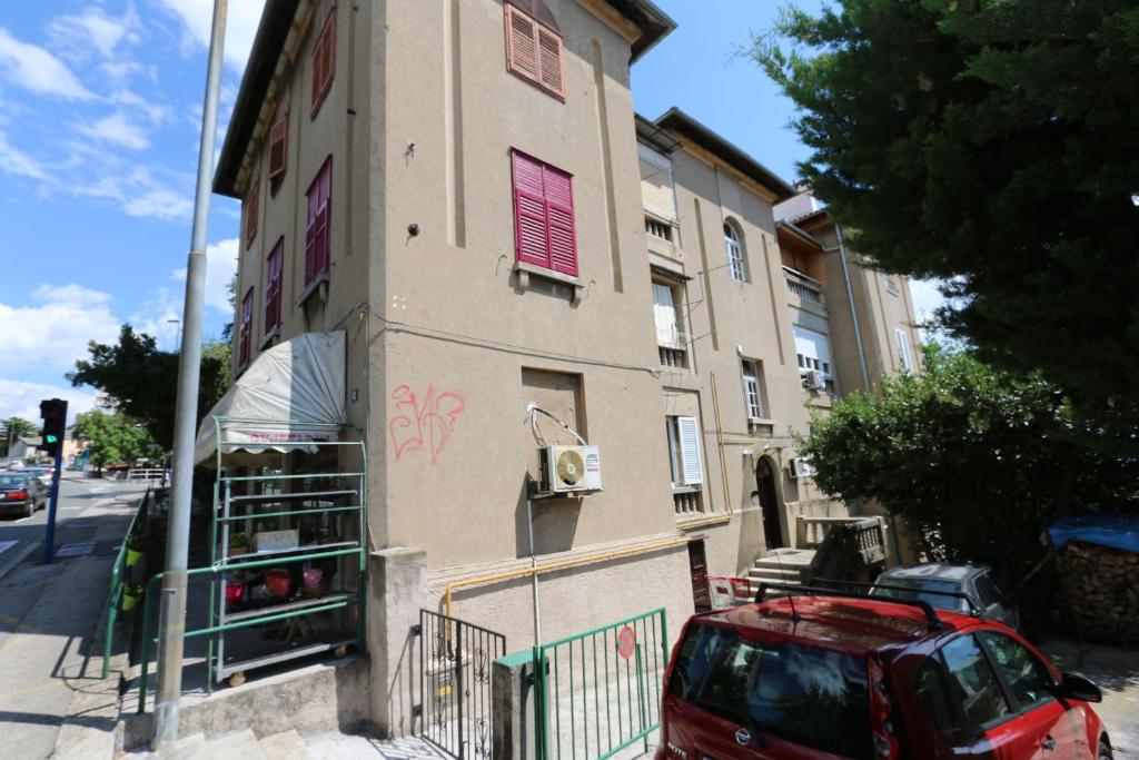 Budova, v ktorej sa apartmán nachádza