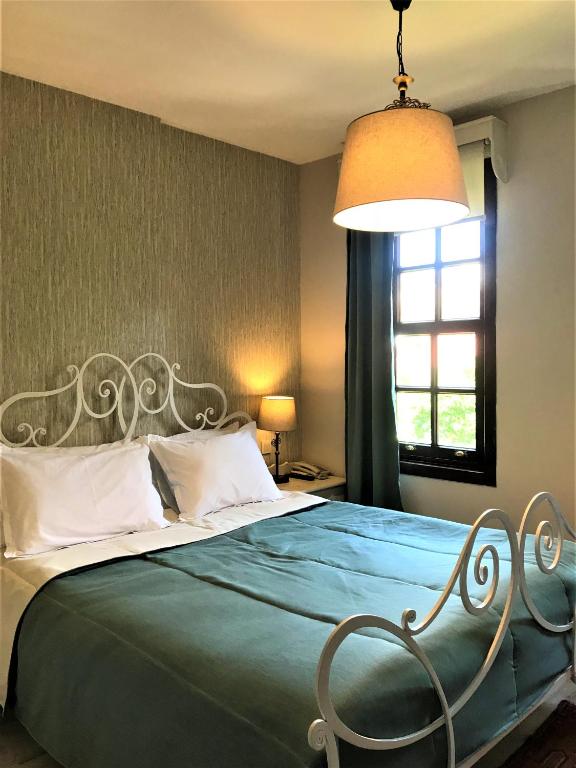 The Ninova - Deluxe Double Room