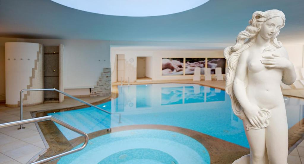 Bazén v ubytování Hotel Saltauserhof nebo v jeho okolí