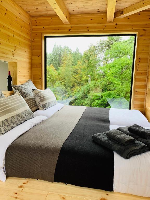 Postel nebo postele na pokoji v ubytování Le Lodge Mimitsu