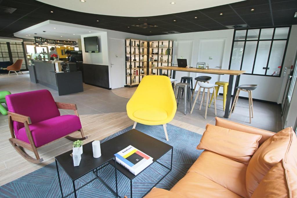 Posezení v ubytování Campanile Hotel Senlis