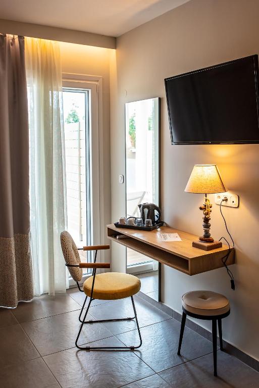 Mythic Summer Hotel - 15