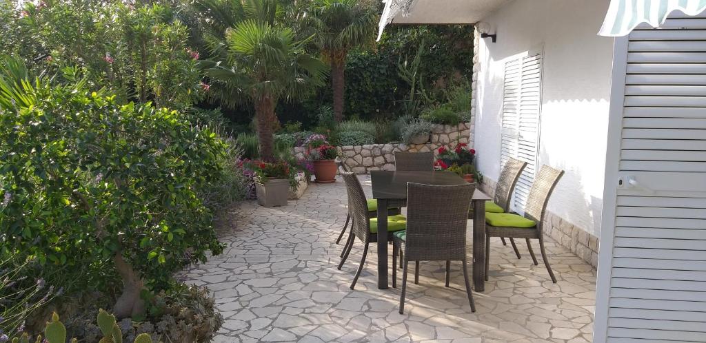 Zahrada ubytování Apartments Fina