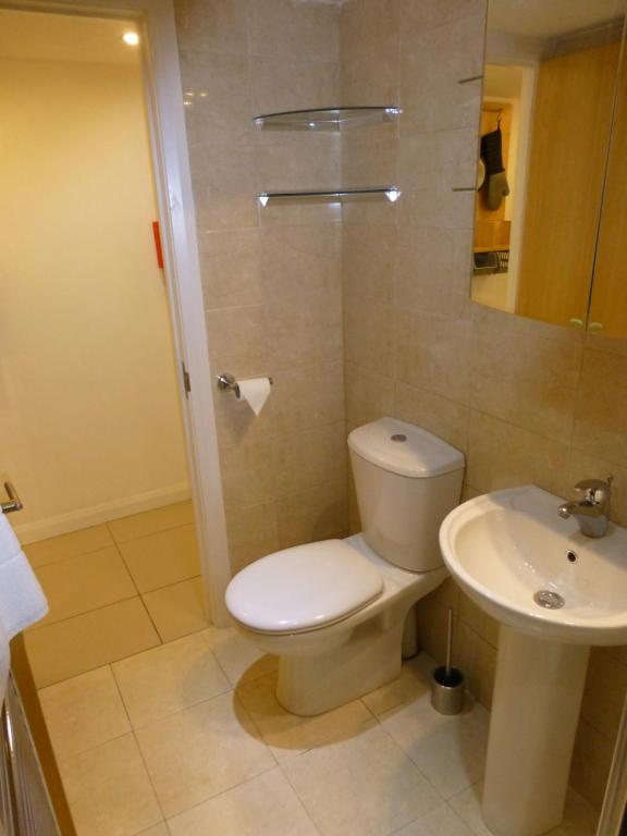 Koupelna v ubytování Earle House Serviced Apartments
