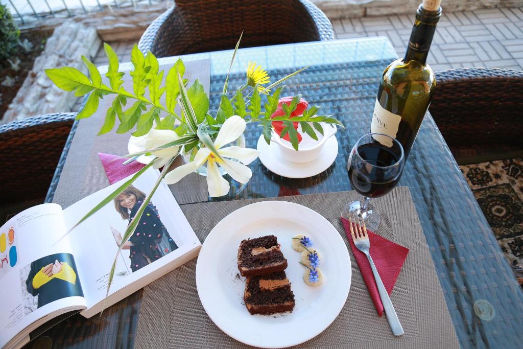 Nápoje v ubytování Amir Hotel