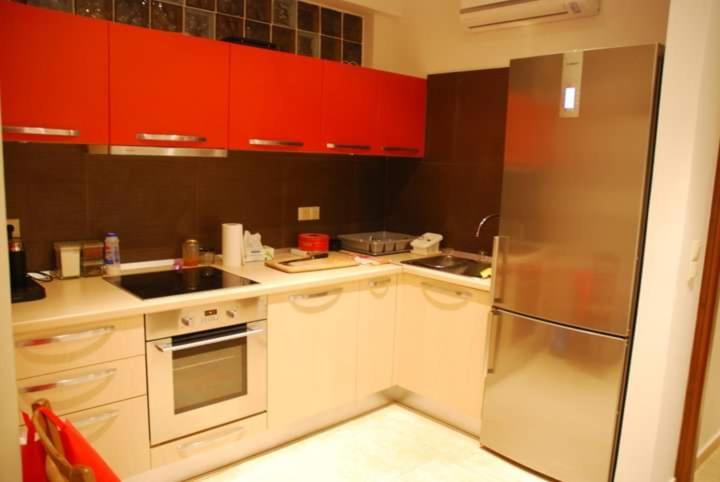 Kuchyň nebo kuchyňský kout v ubytování LESSIOTI APARTMENTS