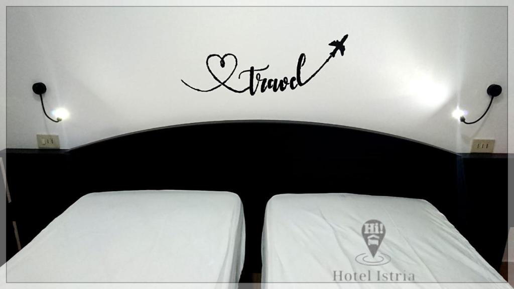 Postel nebo postele na pokoji v ubytování Hotel Istria