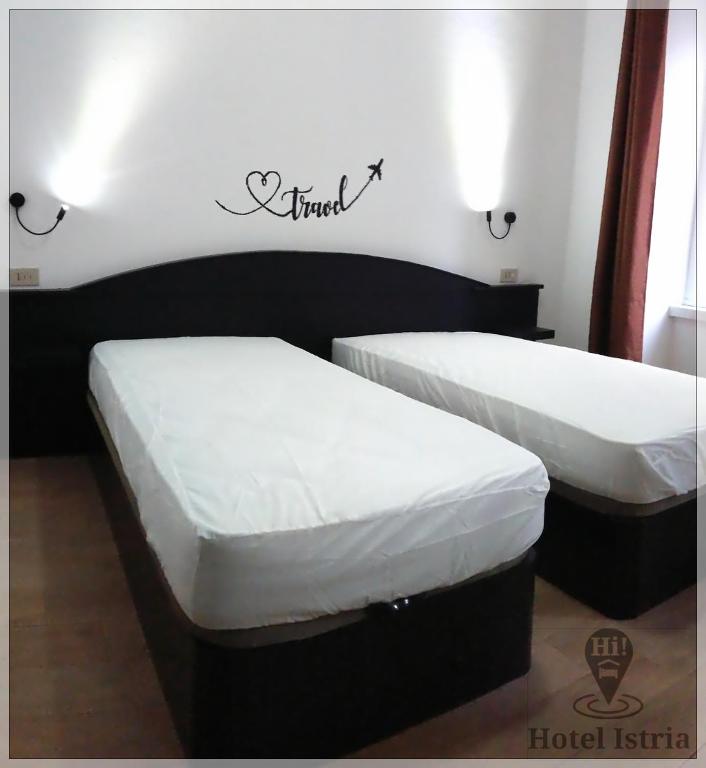 Postel nebo postele na pokoji v ubytování Hotel Istria